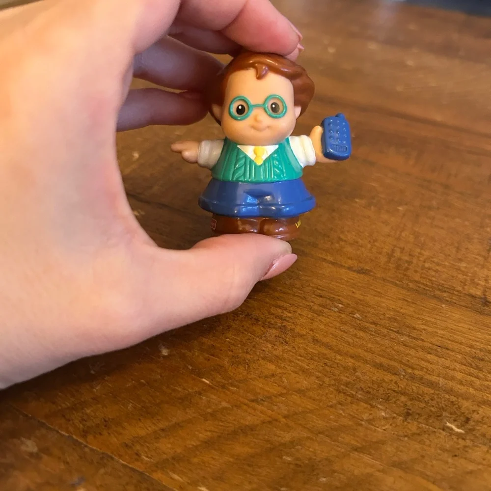 Fisher Price Little People dad with cell phone  as is